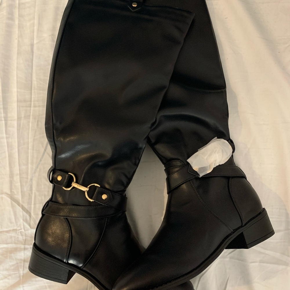 BRAND NEW BOOTS